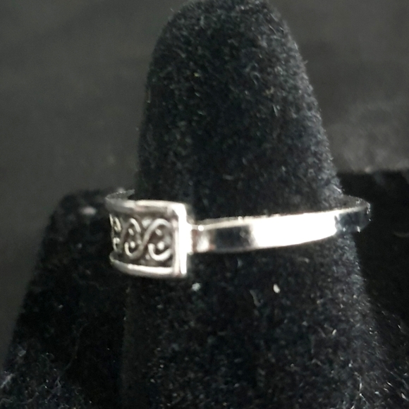 Elegant Silver Swirl Ring - Picture 2 of 3